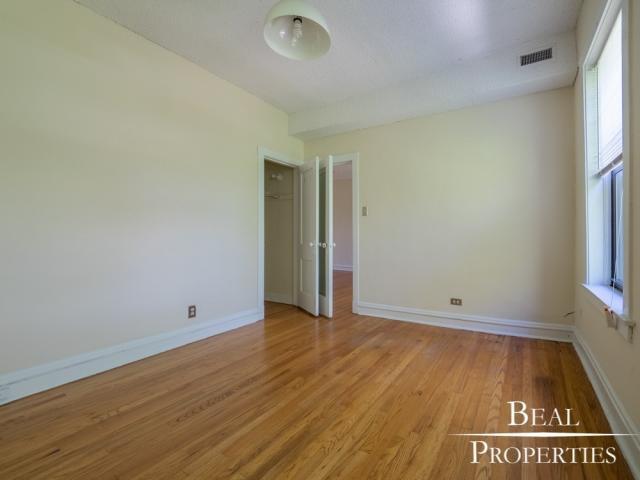 Building Photo - 2 bedroom in CHICAGO IL 60657