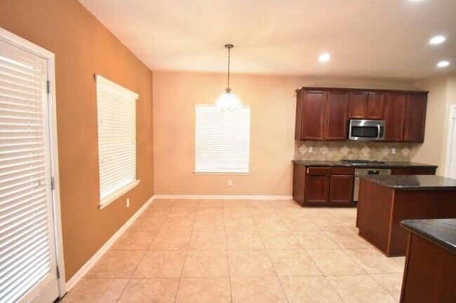 Building Photo - 22306 Fieldcrest Ln