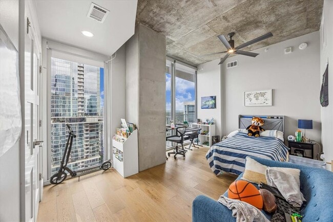 Building Photo - 360 Nueces St