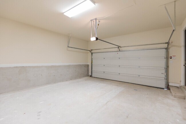 Building Photo - 128 Elizabeth Rd