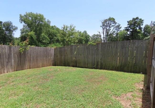 Building Photo - Beautiful 2 Bedroom, 2 Bath Duplex Near Ty...