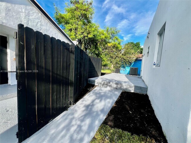 Building Photo - 1601 NW 50th St