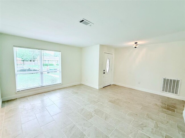 Building Photo - 6027 Beaudry Dr