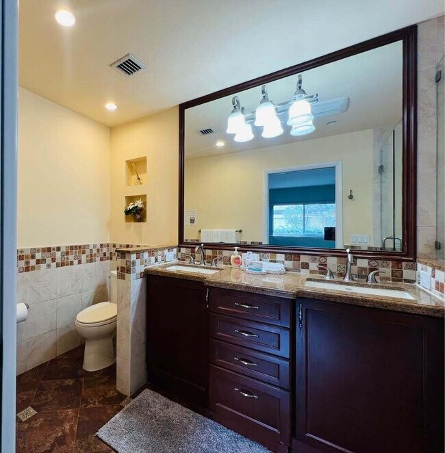 Building Photo - 7834 Edgewater Dr