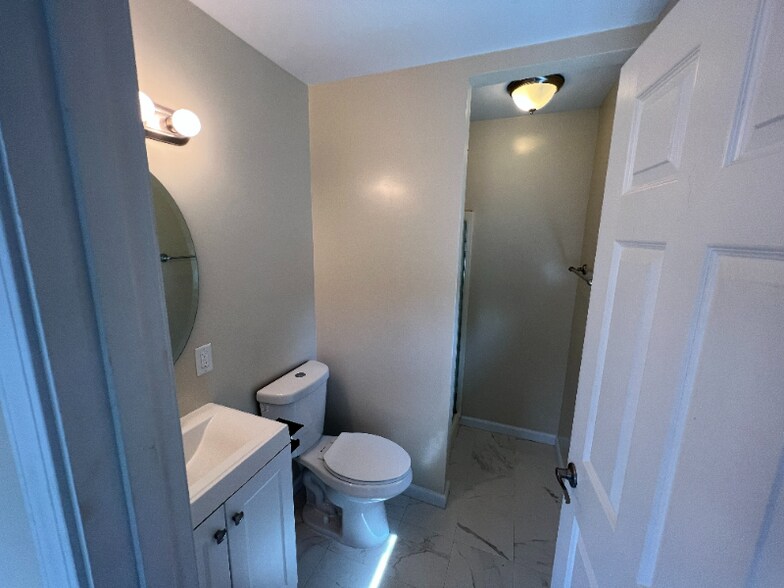 Building Photo - 445 Elm Ave