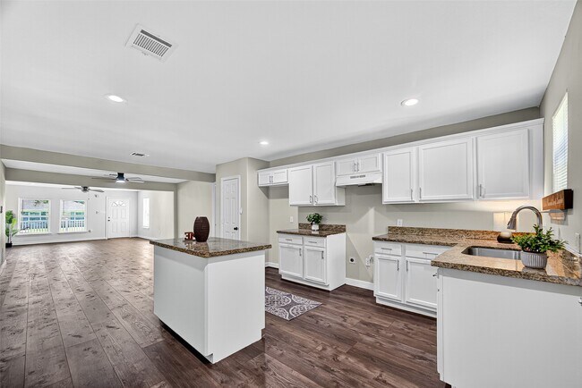 Building Photo - 2217 10th St