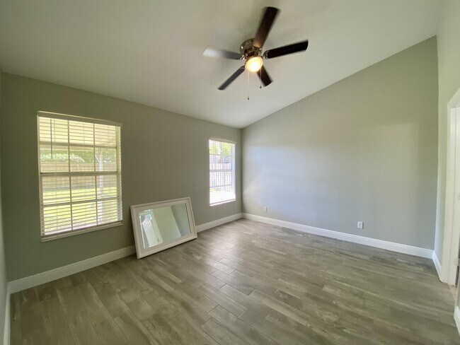 Building Photo - 1018 Spring Landing Dr