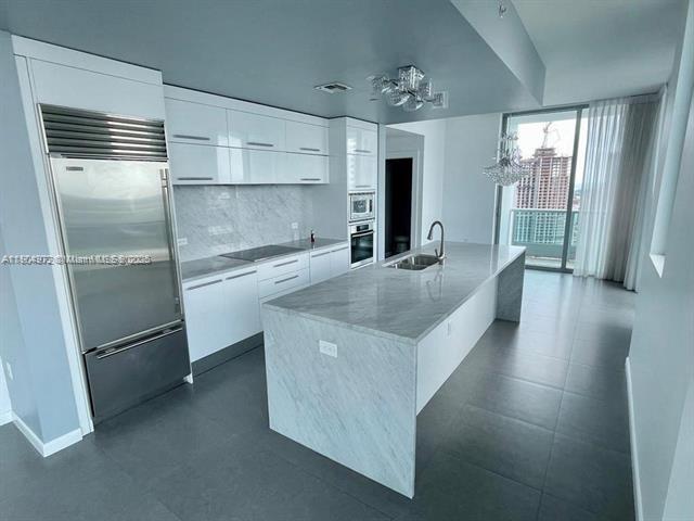 Building Photo - 900 Biscayne Blvd