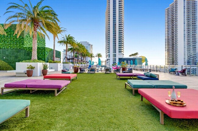 Building Photo - 4010 S Ocean Dr