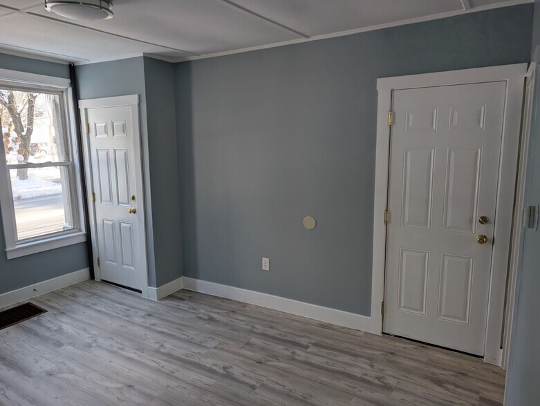 Living room - 353 N State St