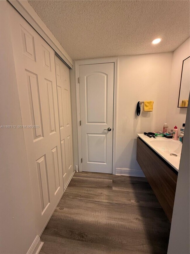 Building Photo - 2634 SE 21st Ct