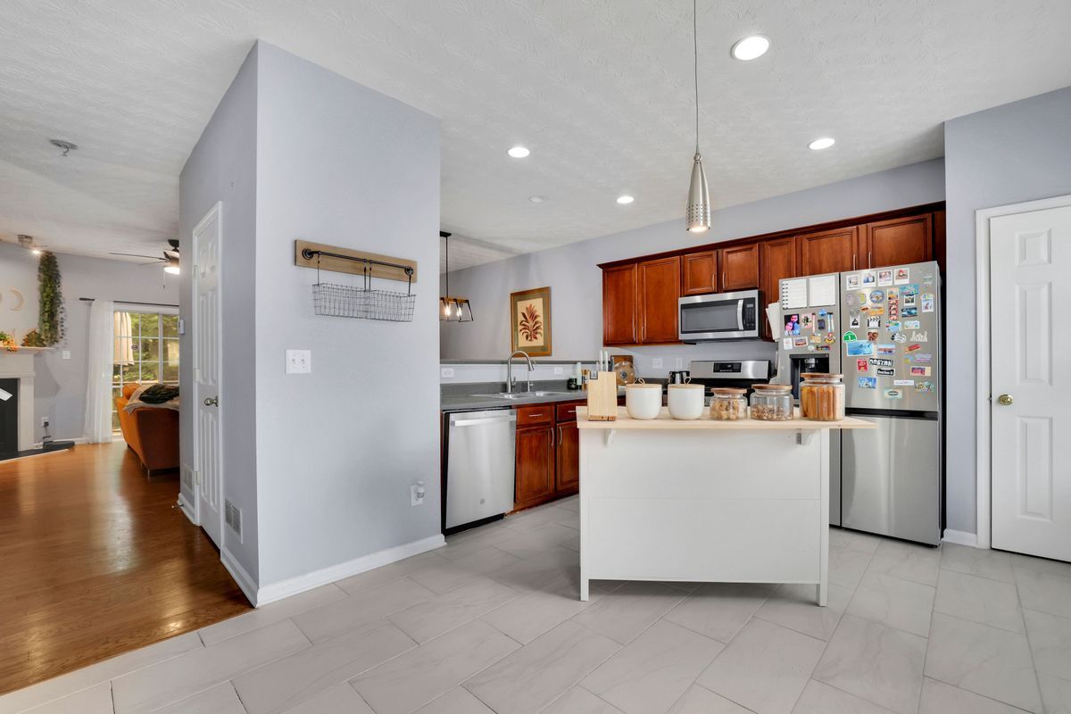 Building Photo - 541 Lantern Wood Dr