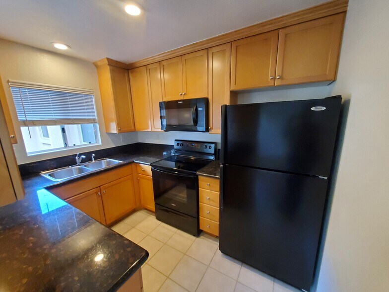 Building Photo - 11353 Avenida De Los Lobos