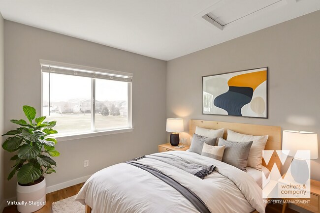 Building Photo - Charming 3 Bedroom 3 Bath Townhouse in Green Valley Ranch!