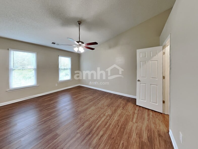 Building Photo - 11618 English Oak Ln