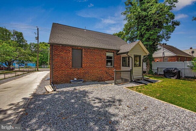 Building Photo - 3704 Hamilton St