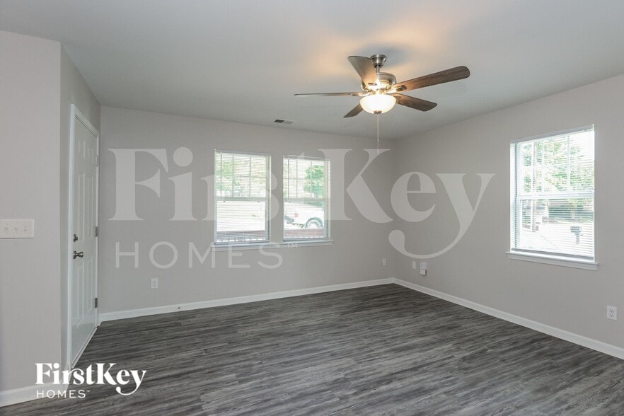 Building Photo - 3018 Amay James Ave