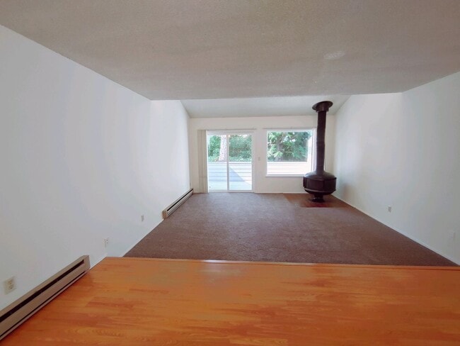 Building Photo - 3 bed 2 bath townhouse in Winslow Park!