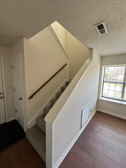 Building Photo - 1319 Stratton Place Dr
