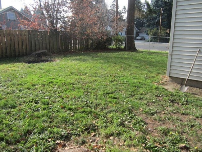 Building Photo - 4630 SW 185th Ave