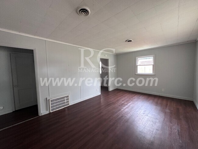 Building Photo - 1012 Giddings-