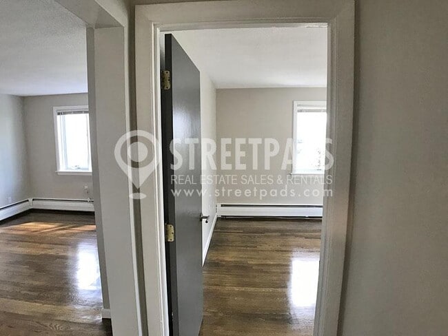 Building Photo - 2 bedroom in Boston MA 02130