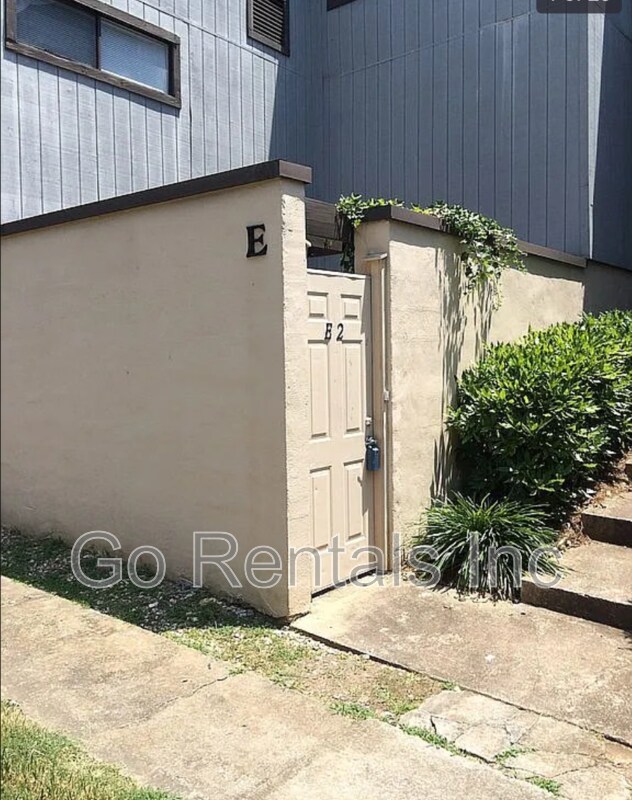 Primary Photo - 3350 Altamont Rd S