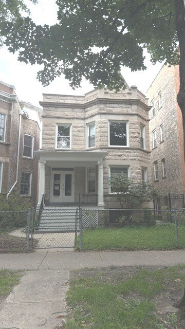 Building Photo - 4511 N Greenview Ave