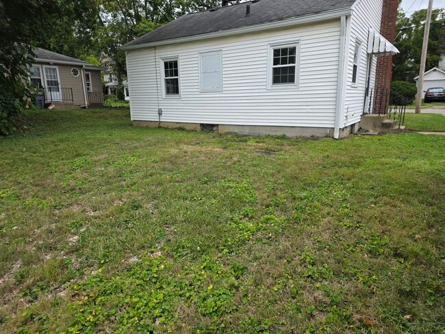 Building Photo - 2 bedroom 1 bath single family home