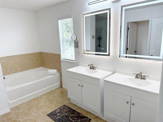 Building Photo - 12236 Fairlawn Dr