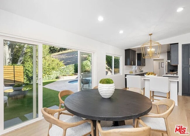 Building Photo - 3852 Sherview Dr