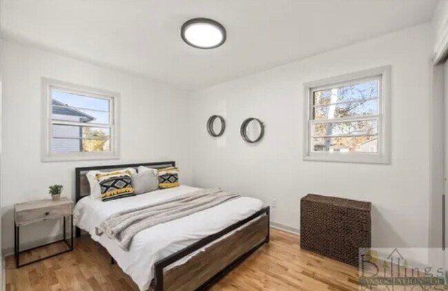 Building Photo - Fully Furnished 4 Bed, 2 Bath Home | West ...