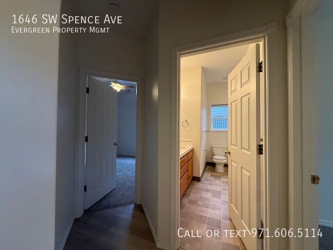 Building Photo - 1646 SW Spence Ave