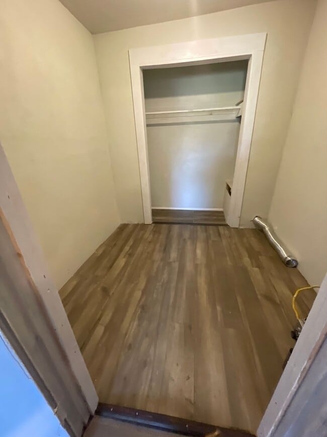 Building Photo - Spacious Sunset Acres Home