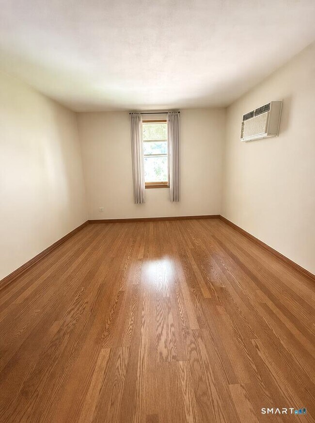Building Photo - 44 Westphal St