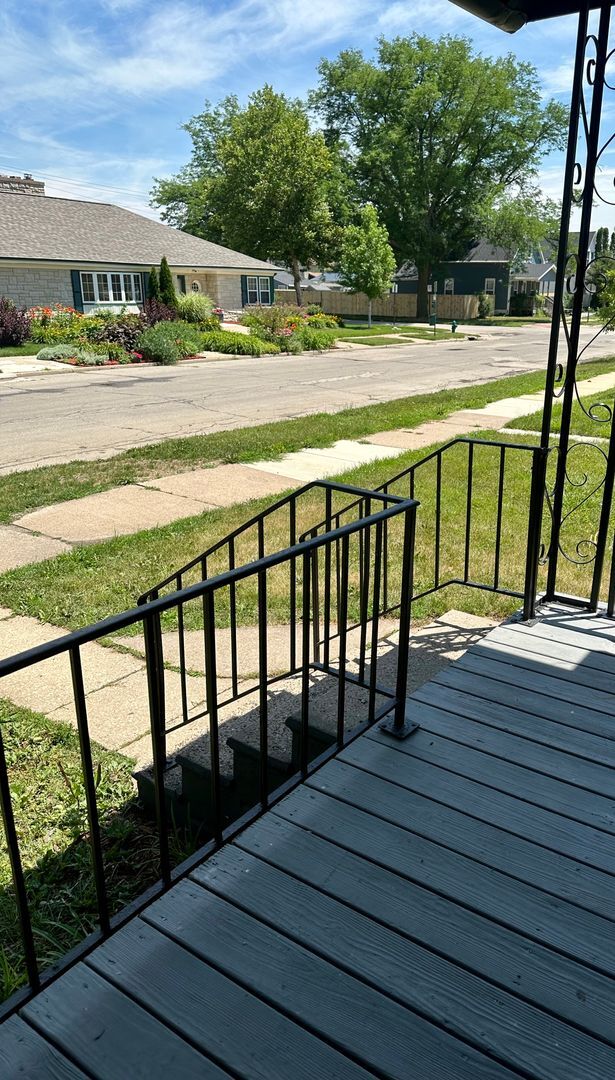 Building Photo - $1,175 | 1 Bedroom 1 Bath | Studio House | W&D | Fenced Yard | Central A/C