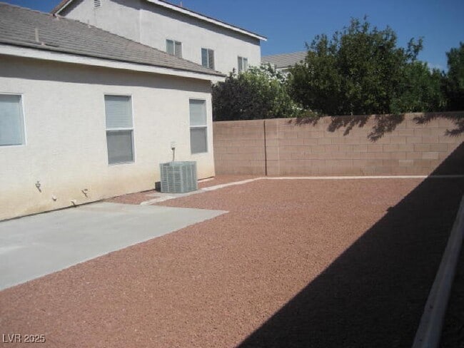 Building Photo - 6142 Highland Gardens Dr