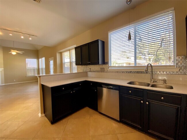 Building Photo - 4402 Everest Ln