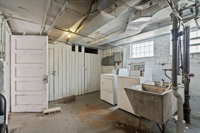 Building Photo - 8143 Knox Ave