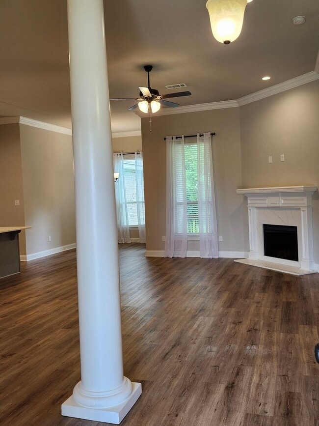 Building Photo - *****AVAILABLE NOW*****