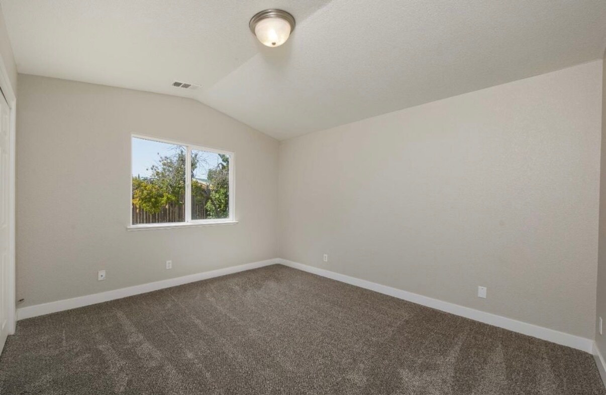 Building Photo - 210 Cordova Ln