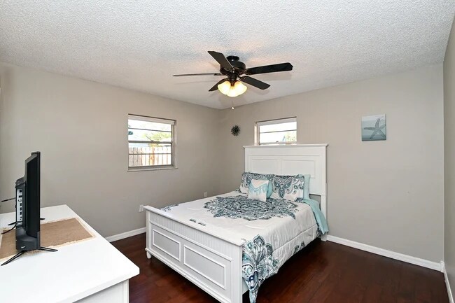 Building Photo - 210 40th Street Ct NW