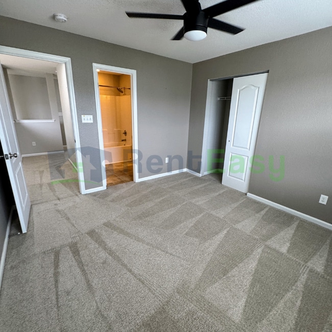 Building Photo - 1005 Silver Charm Cir