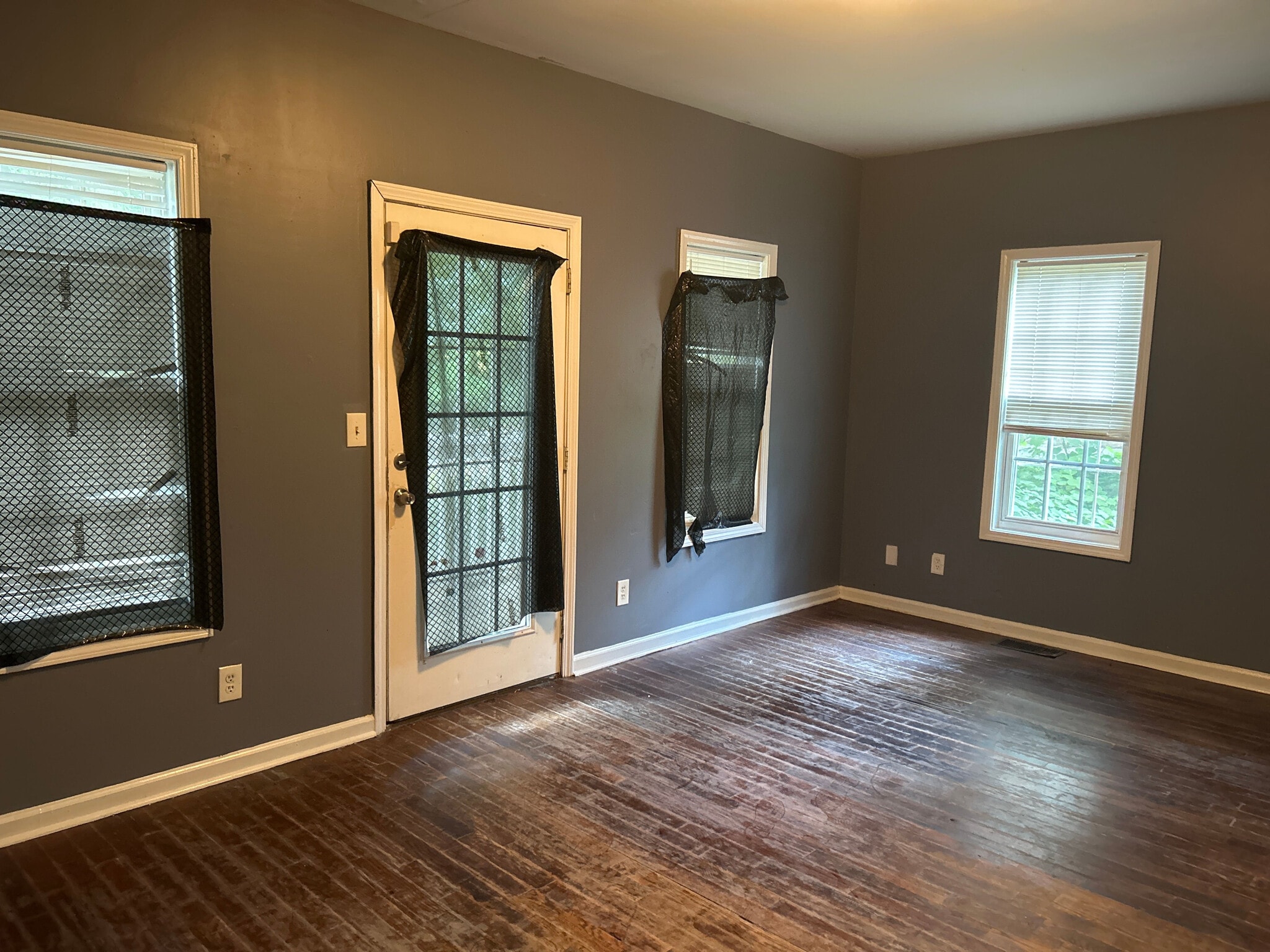 Building Photo - Room in Duplex on Ridge Ave NW