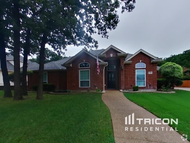 Building Photo - 716 Lakeview Dr