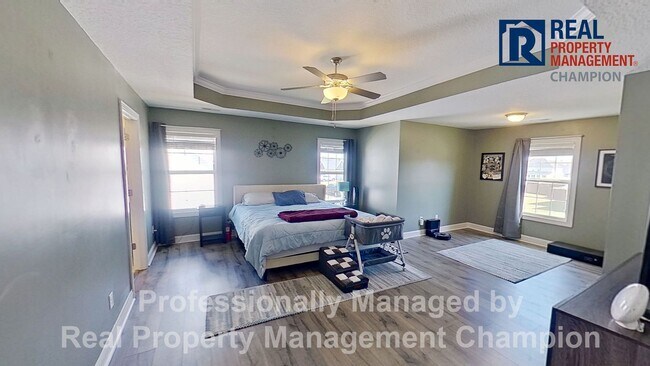 Building Photo - Gorgeous 4 BD/3.5 BA Executive Home w/Spacious Fenced Yard