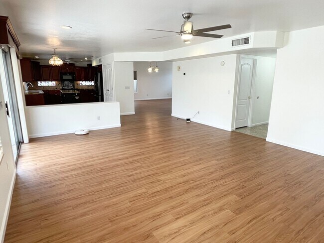Building Photo - Stunning 4 Bedroom/2.5 Bath Home In Phoeni...