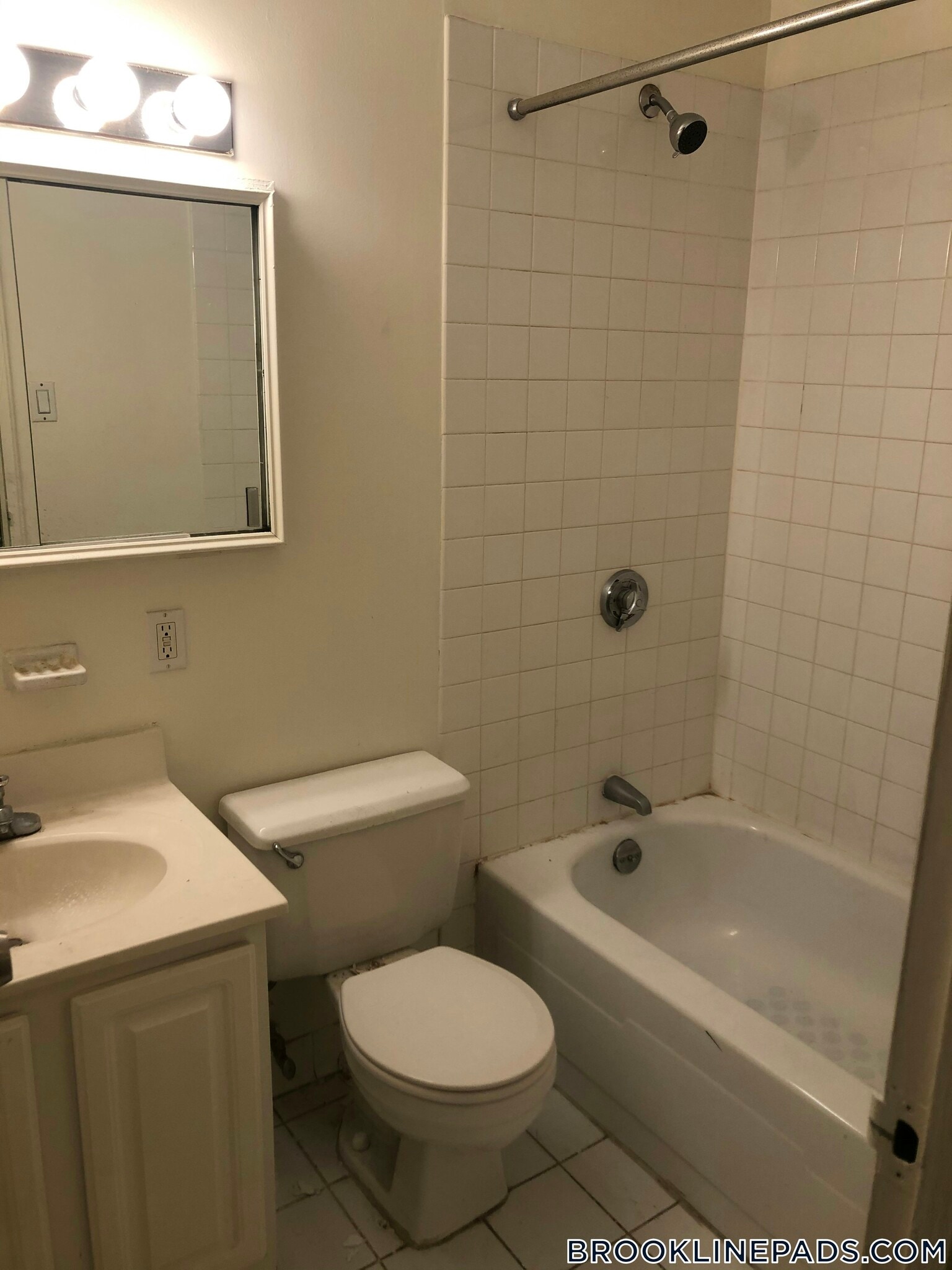 Building Photo - 175 Freeman St