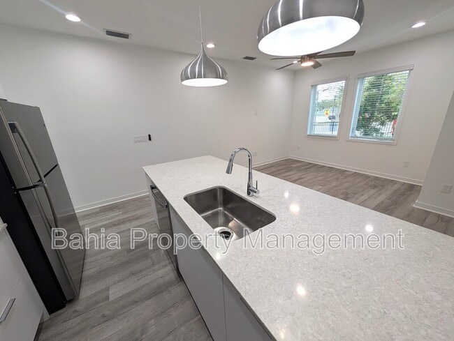 Building Photo - 2108 E 22nd Ave.