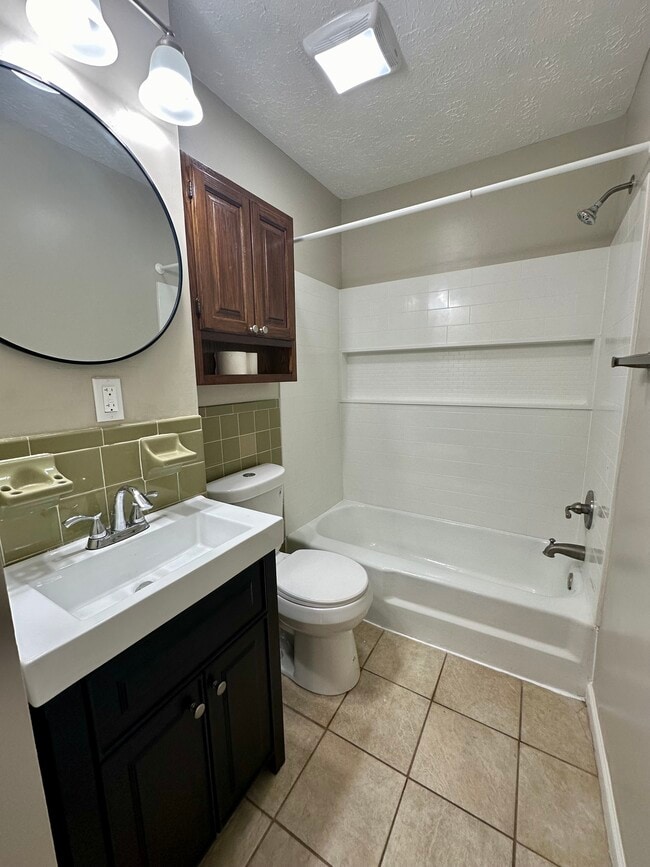 Building Photo - 1603 Woodland Ave NW